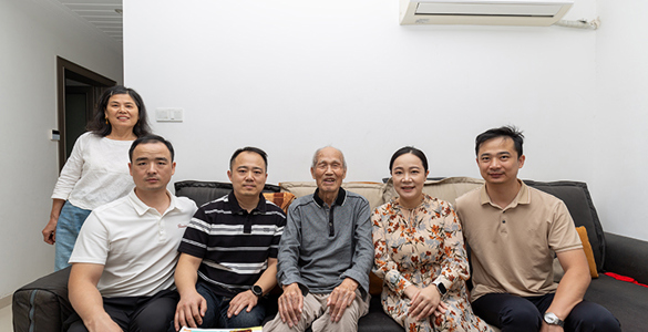 流金岁月焕彩重阳 温情敬老乐享晚年